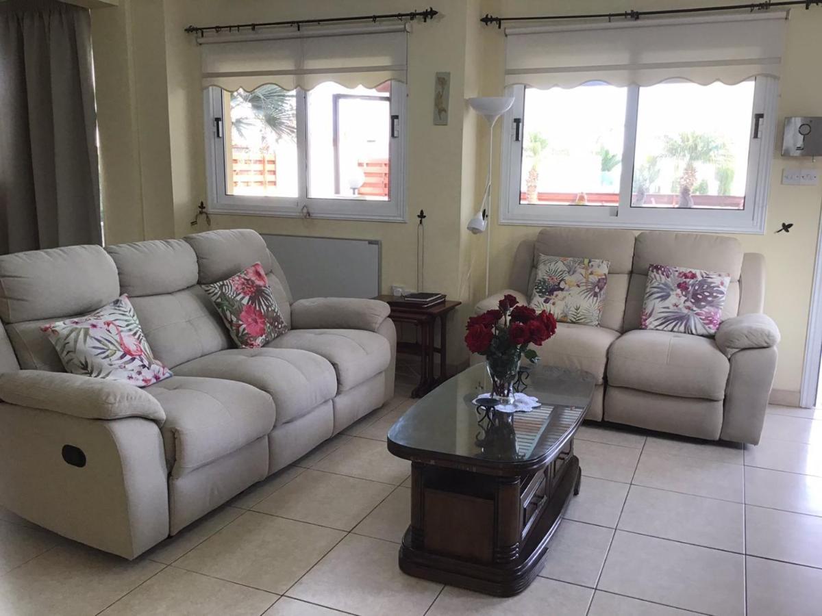 Vilă Carolyn Is A Luxury 4-bedroom With Private Pool In Ayia Napa