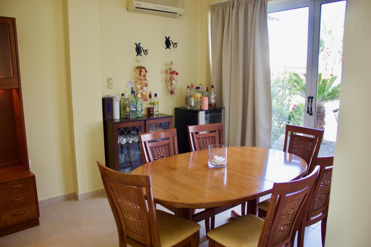 Vilă Carolyn Is A Luxury 4-bedroom With Private Pool In Ayia Napa